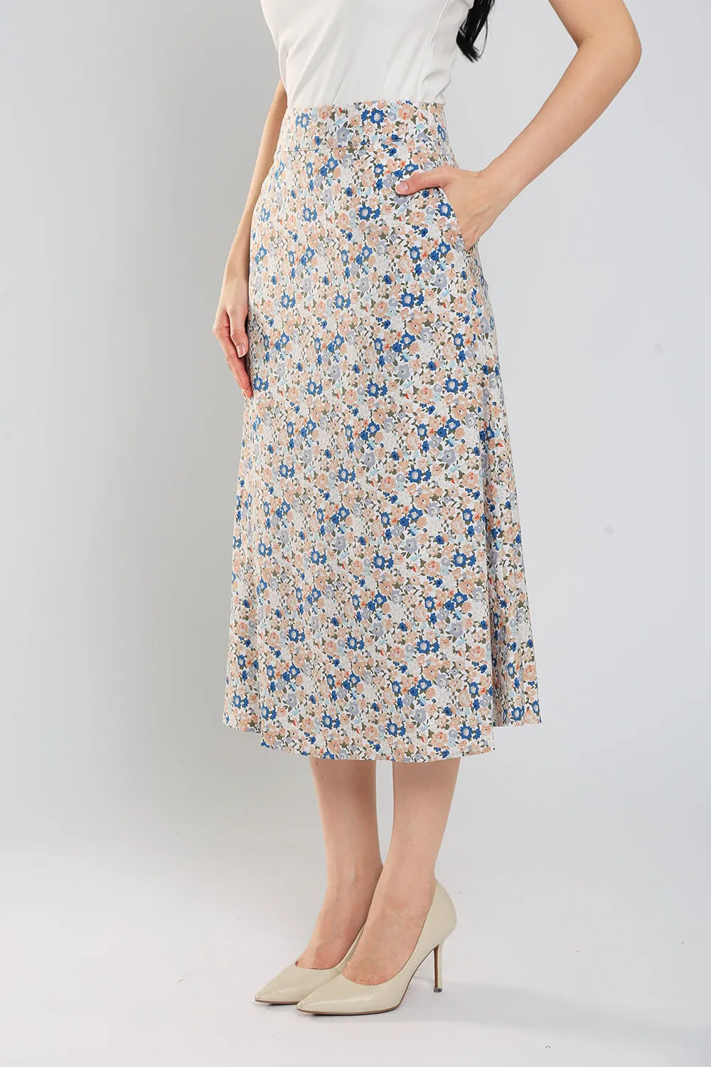 Delania Floral Print Midi Skirt in Apricot Blue Floral