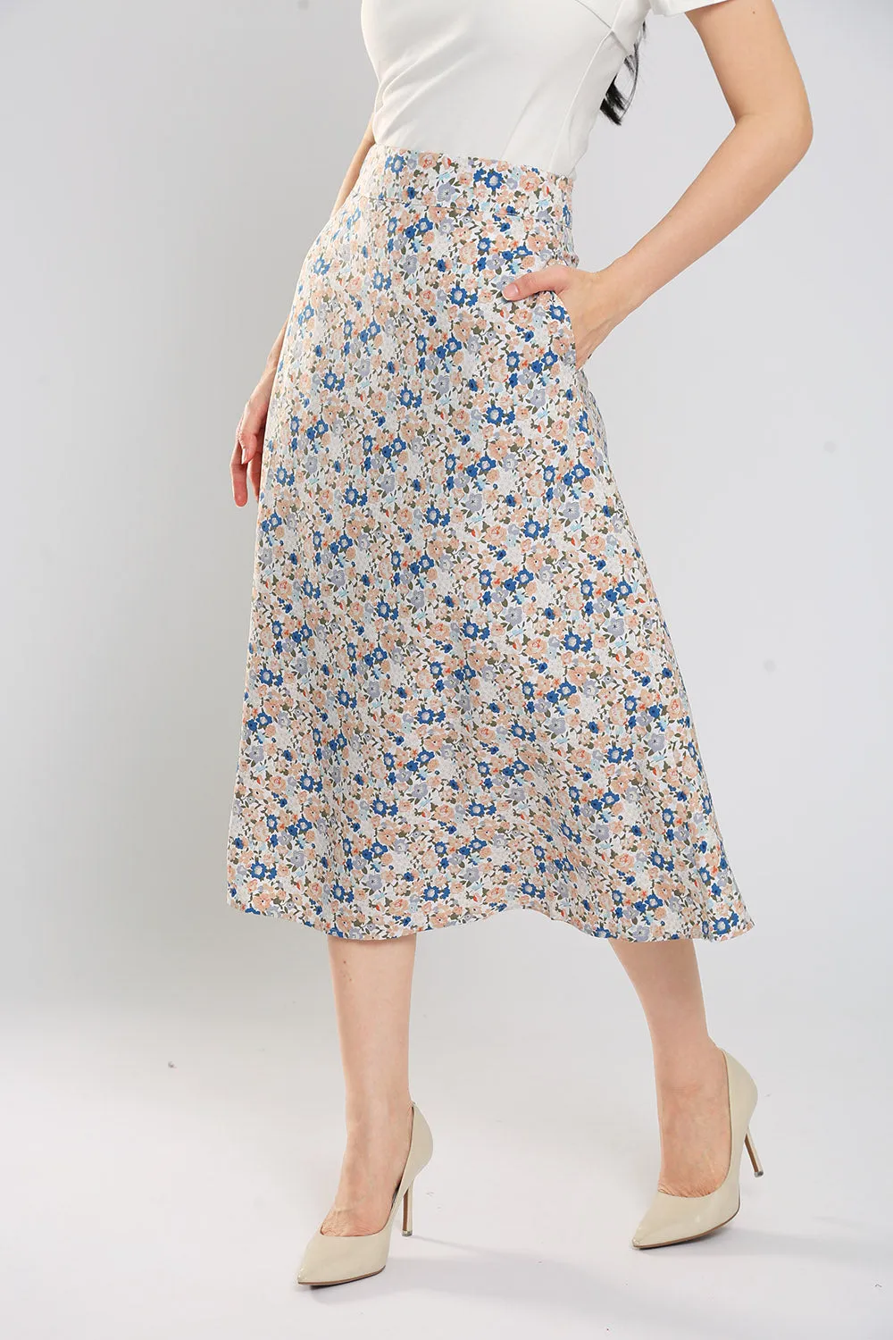 Delania Floral Print Midi Skirt in Apricot Blue Floral