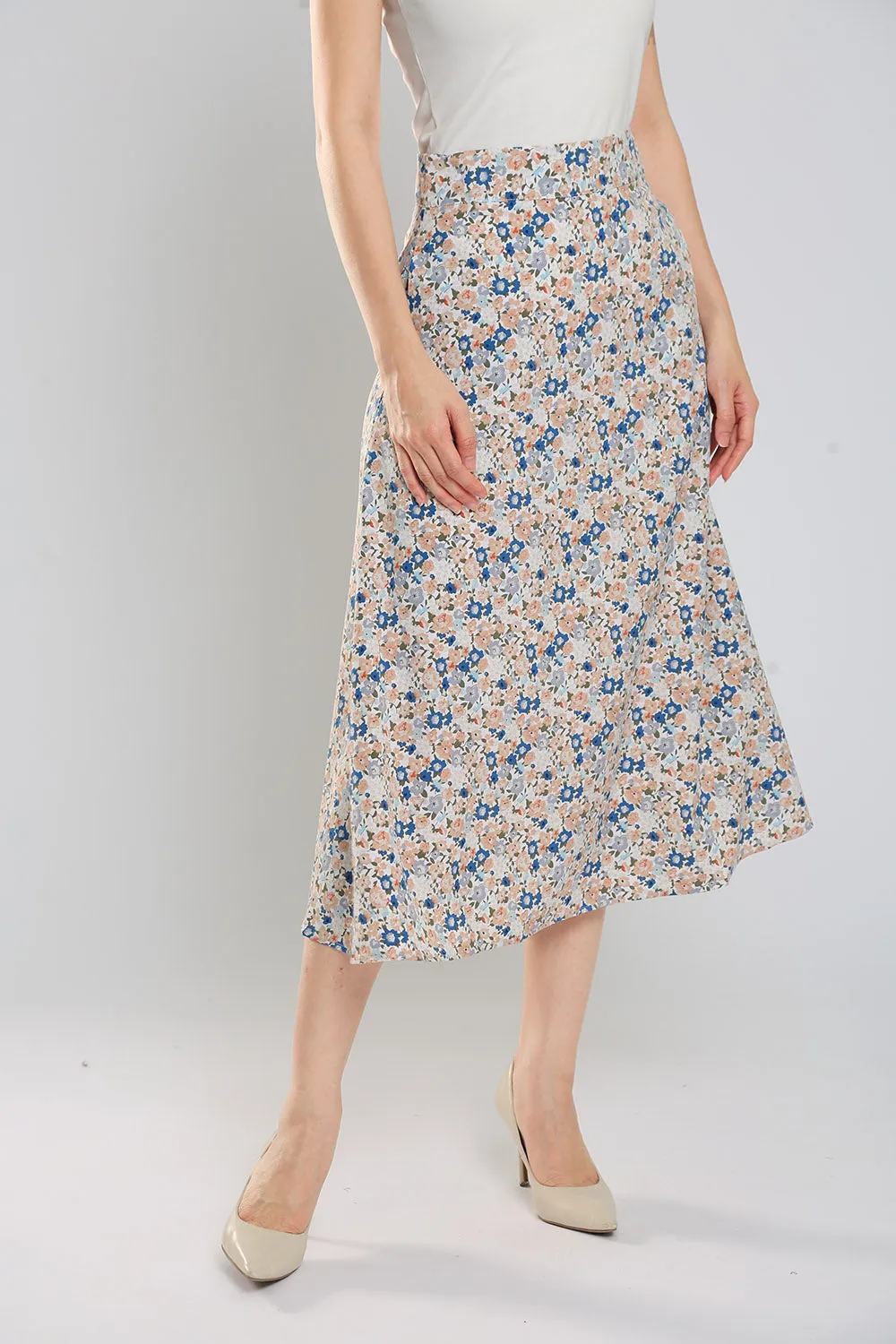 Delania Floral Print Midi Skirt in Apricot Blue Floral