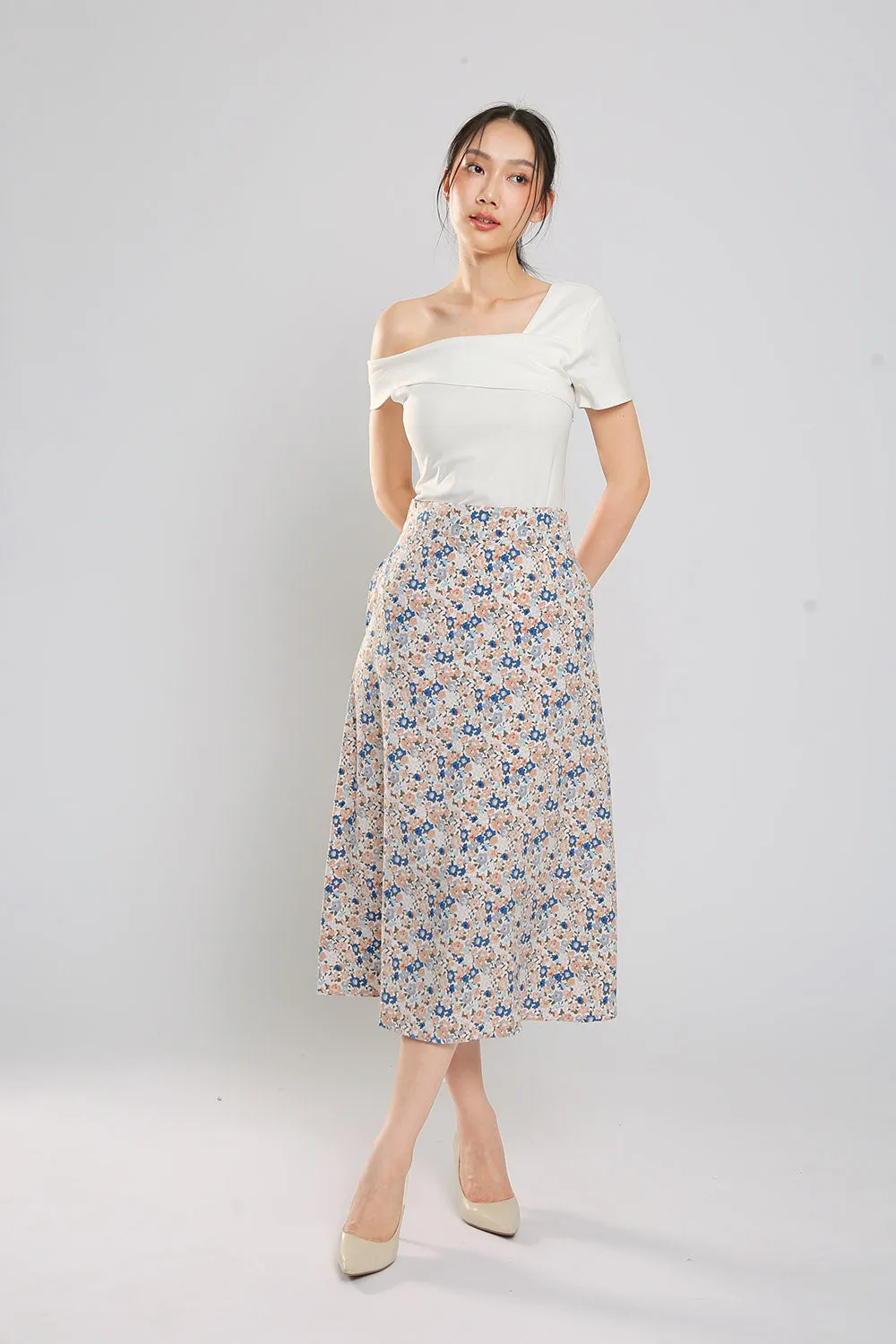 Delania Floral Print Midi Skirt in Apricot Blue Floral