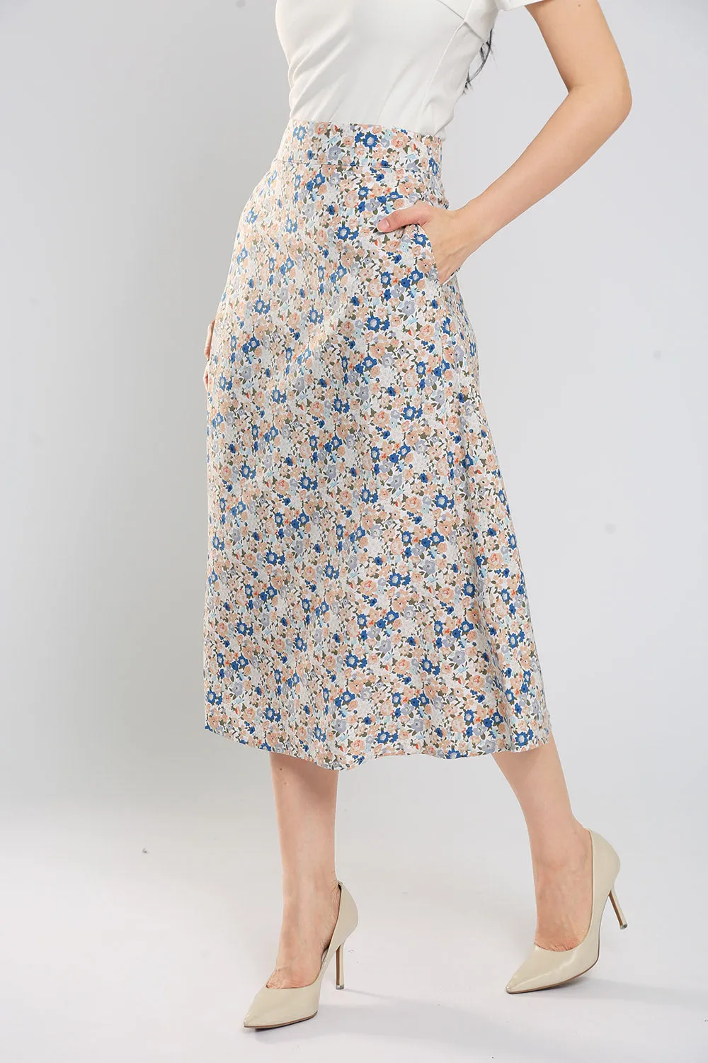 Delania Floral Print Midi Skirt in Apricot Blue Floral