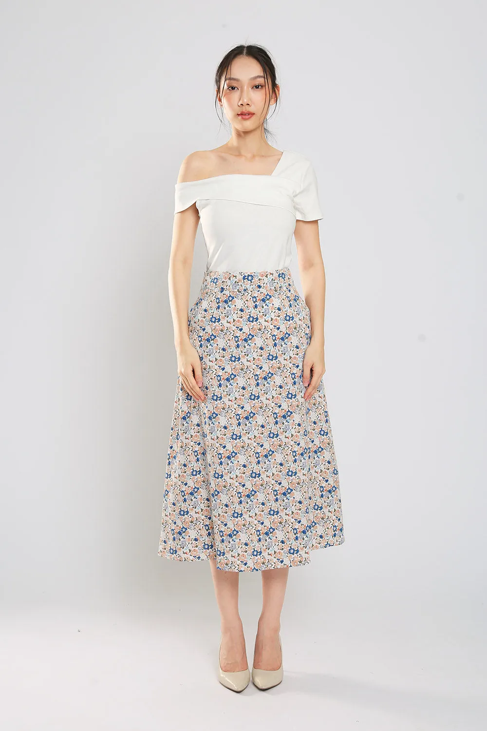 Delania Floral Print Midi Skirt in Apricot Blue Floral