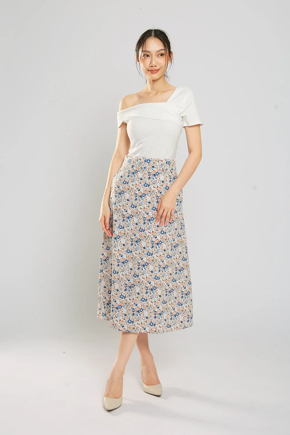 Delania Floral Print Midi Skirt in Apricot Blue Floral