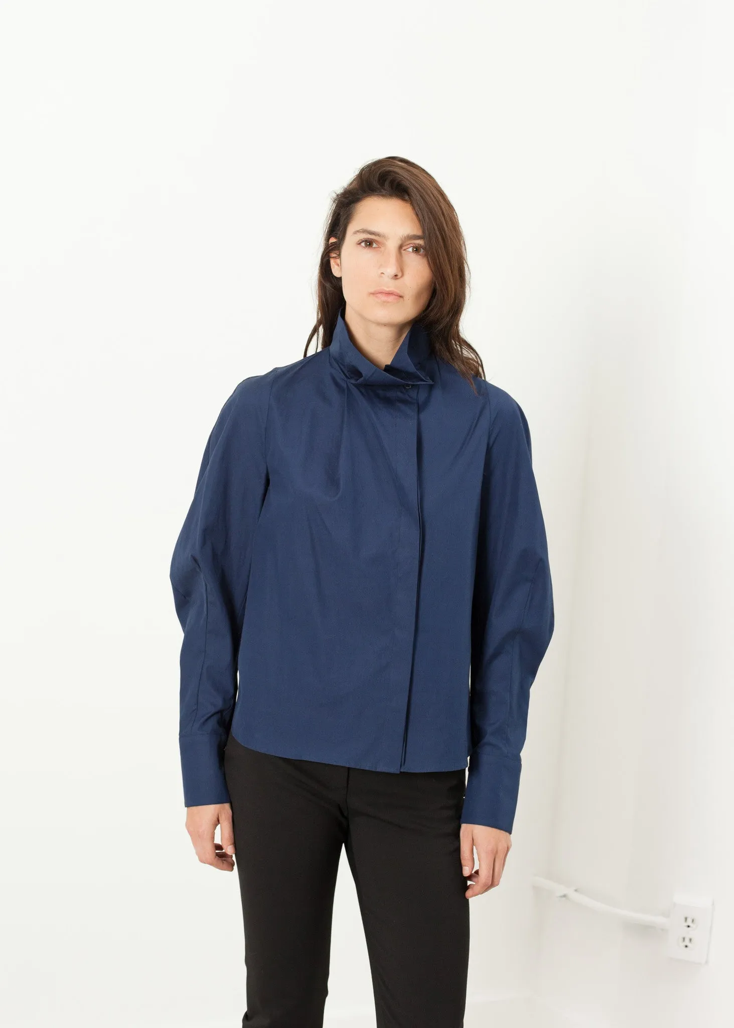 Full Collar Poplin Blouse in Navy