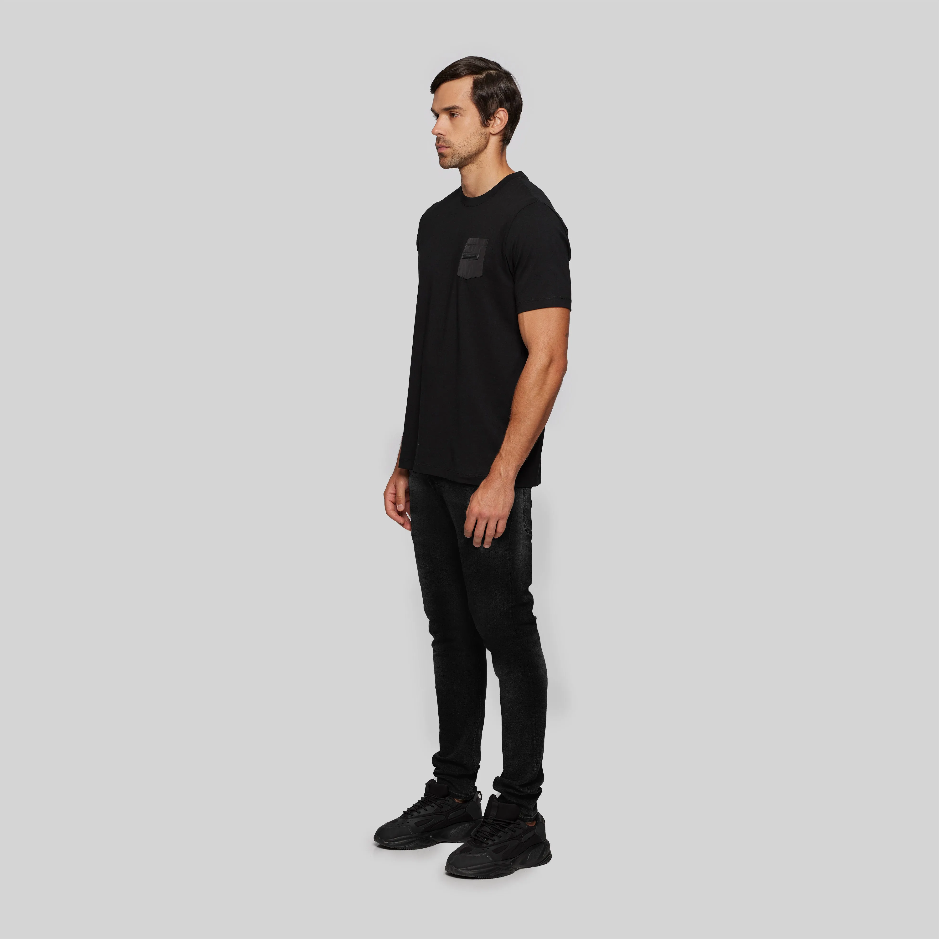 IZAR BLACK T-SHIRT