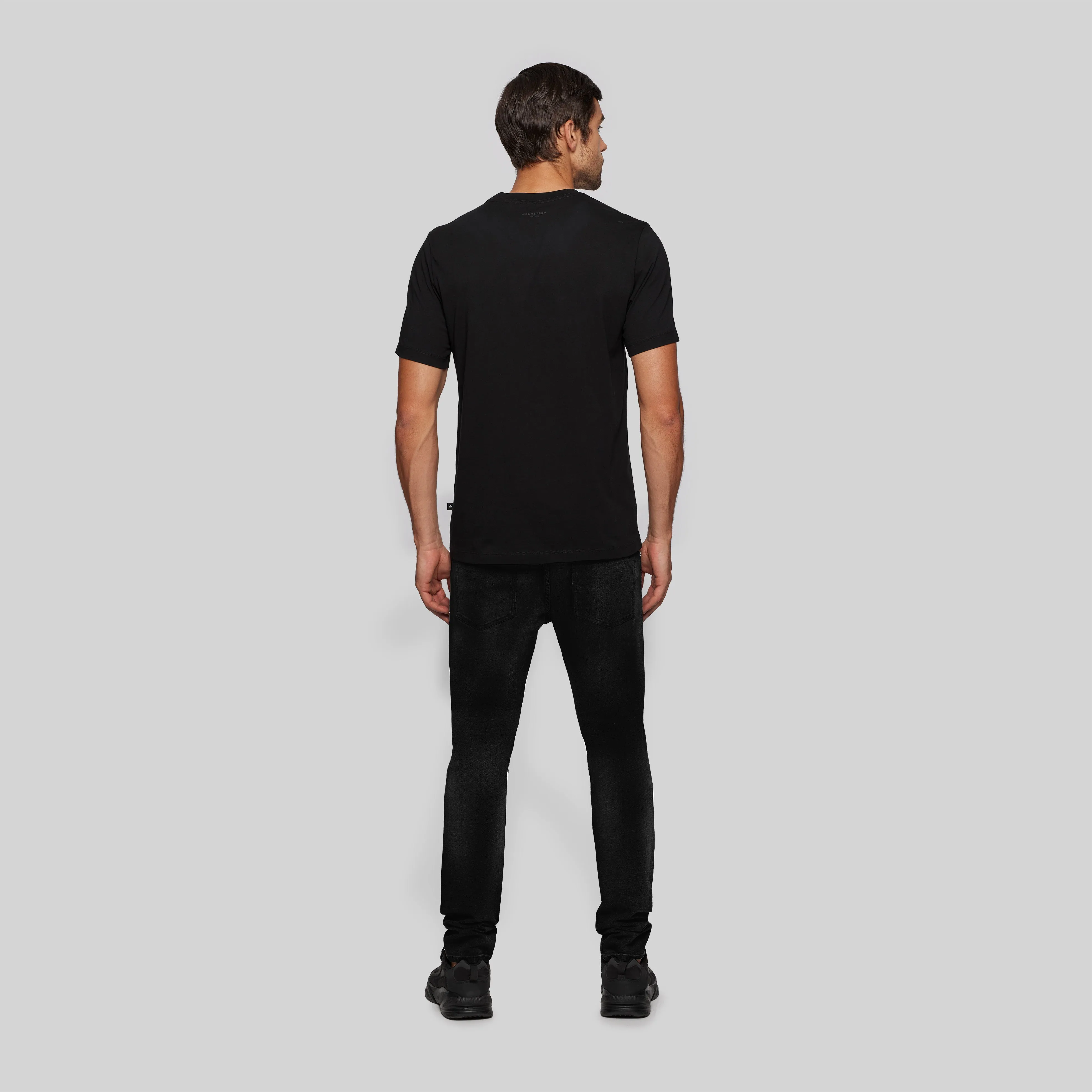 IZAR BLACK T-SHIRT