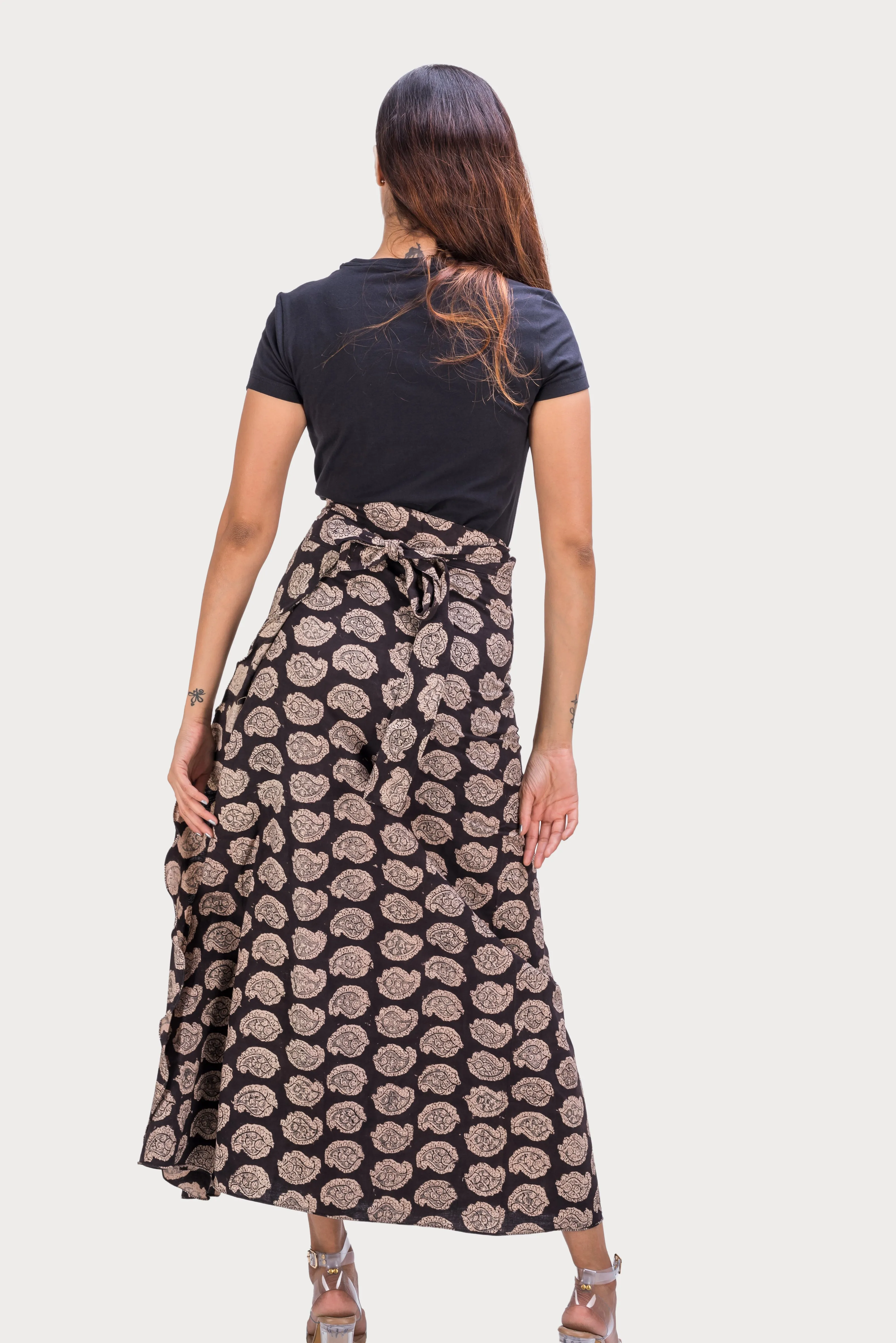 KK3008 Wrap Skirt - Black Paisley