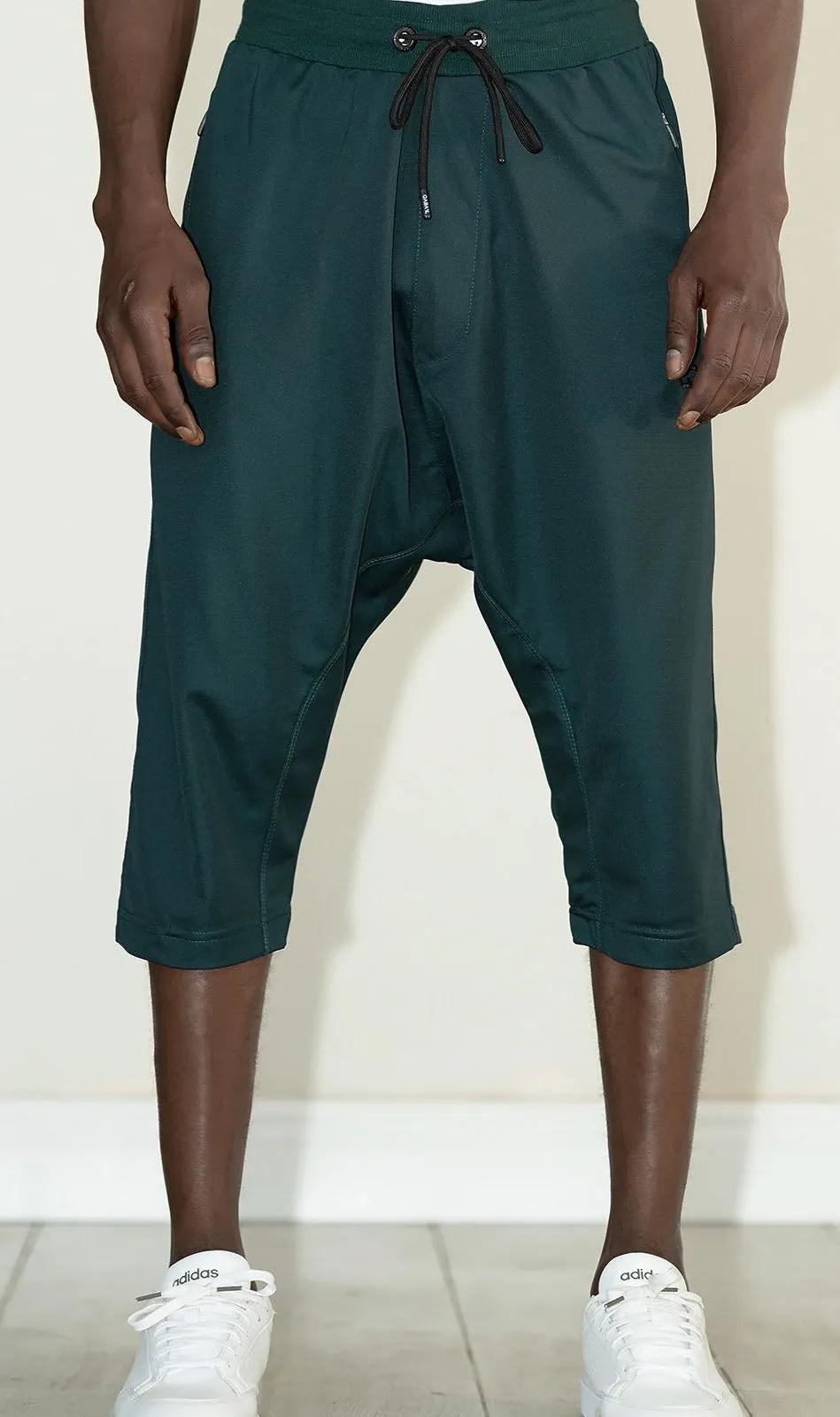 QL Relaxed Lightweight Cropped Joggers in Green