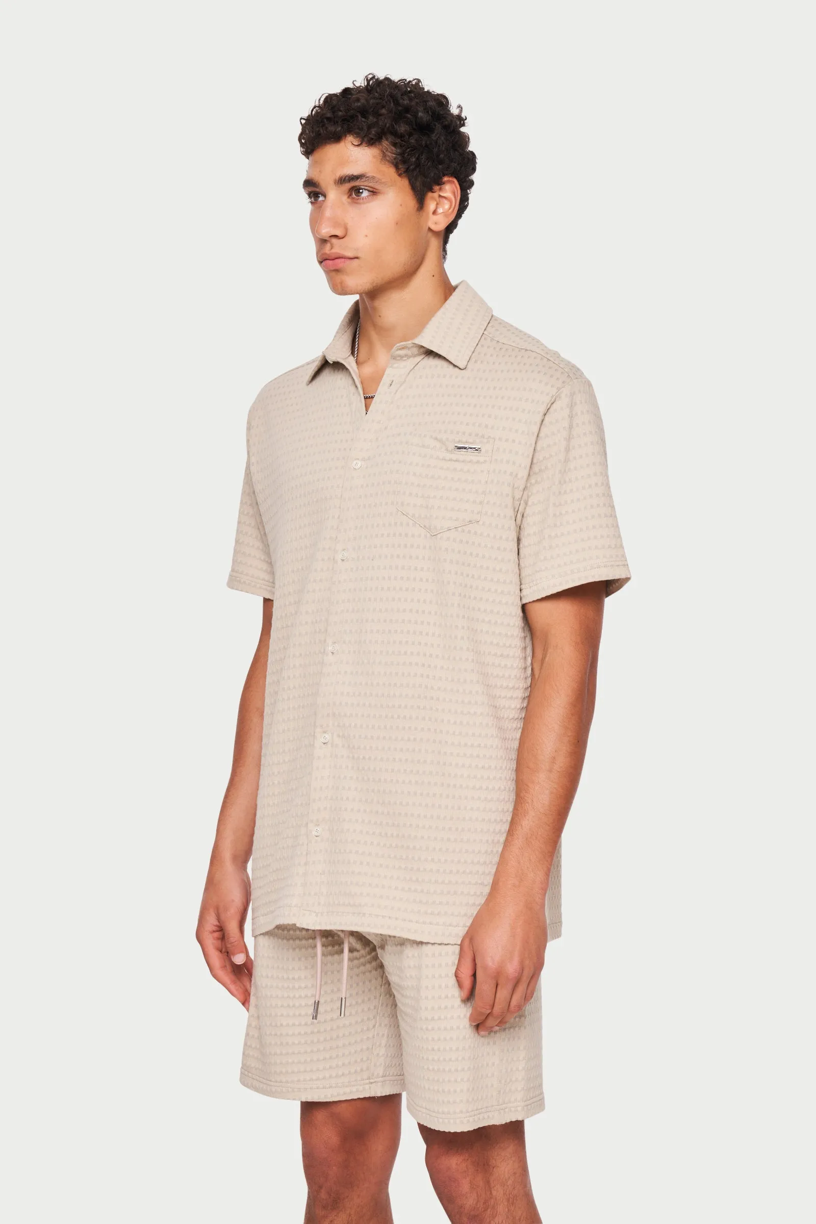 SEERSUCKER JERSEY BUTTON DOWN SHIRT - BEIGE