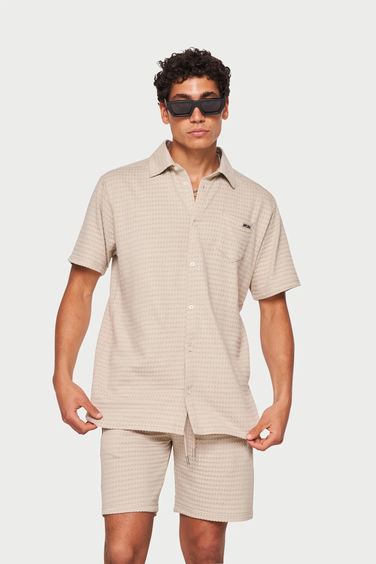 SEERSUCKER JERSEY BUTTON DOWN SHIRT - BEIGE