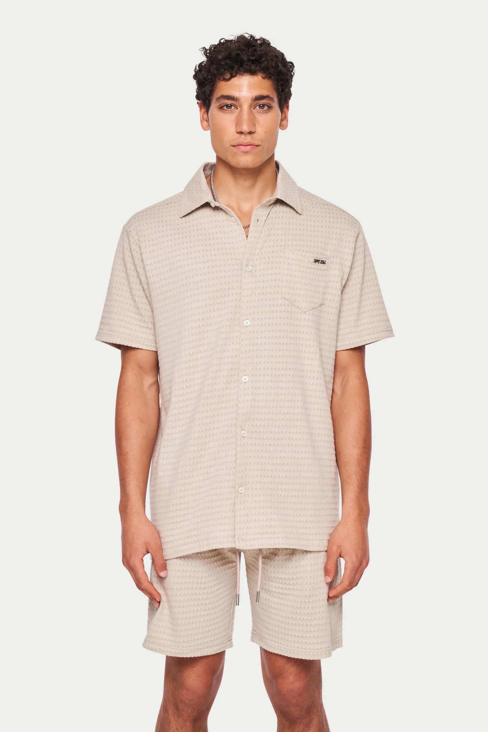 SEERSUCKER JERSEY BUTTON DOWN SHIRT - BEIGE